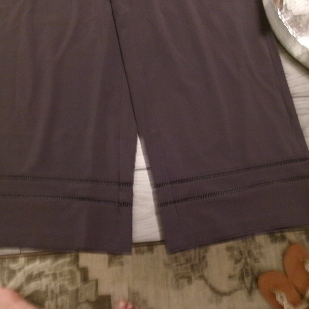 NEW Chico's Pants Womens 2 US 12 Black Weekends Bliss Balance Drawcord Trim Crop - Picture 2 of 7